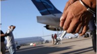 Llega el primer avión especial con argentinos deportados por el gobierno de Donald Trump