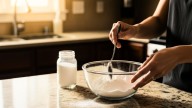 Mezclar azúcar con bicarbonato de sodio: por qué recomiendan hacerlo y para qué sirve