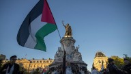 Alcaldes franceses izan banderas palestinas pese a órdenes del gobierno antes de asamblea de ONU