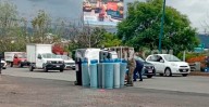 Camioneta gasera vuelca cerca del Tec de Morelia; sin riesgo para la población