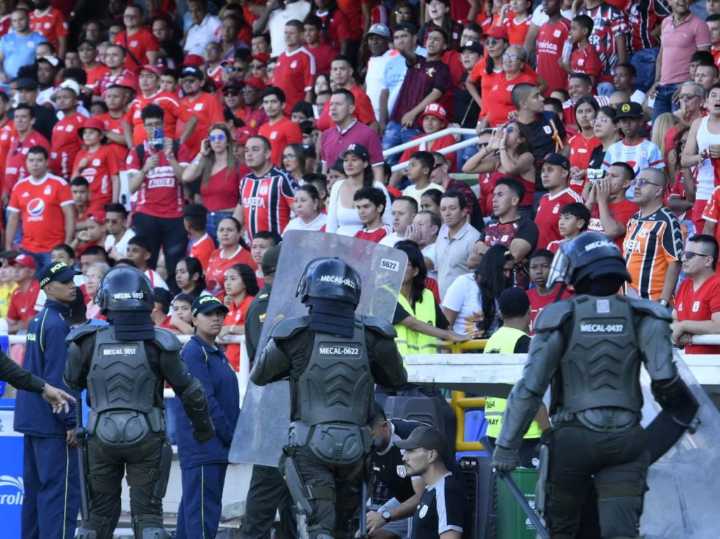 Crisis en América de Cali: exfiguras y aficionados responsabilizan a los jugadores por bajo rendimiento