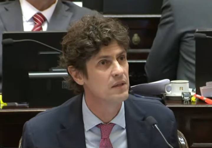 La UCR rechazó los vetos de Milei y anticipó la decisión que tomará en el Congreso