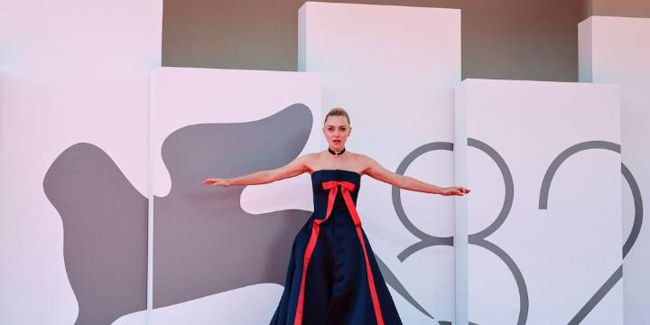 Amanda Seyfried sorprende con un complejo musical religioso en Venecia
