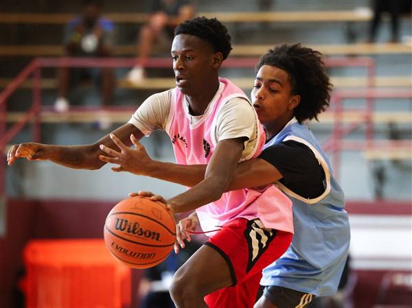 Photo Gallery: Top 64 boys basketball showcase