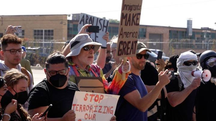 Activists say immigration enforcement increased as Chicago waits for promised federal intervention