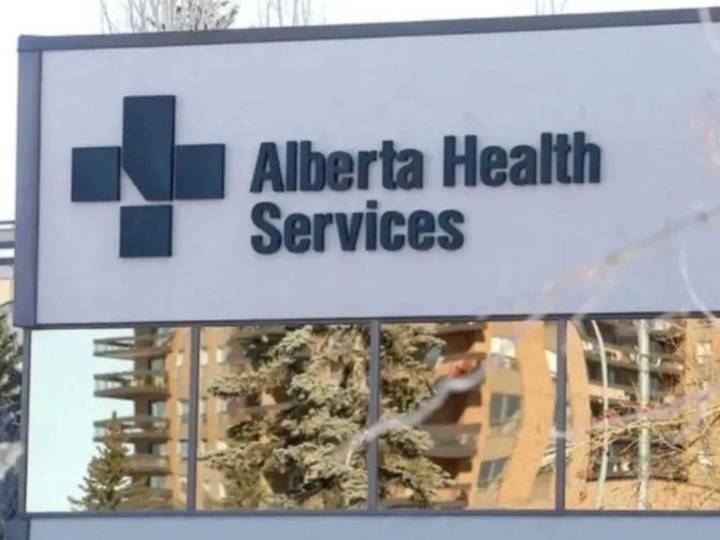 Health-care workers rally at Peter Lougheed Centre