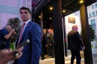 Trump dines at a restaurant near the White House to promote his DC crime crackdown