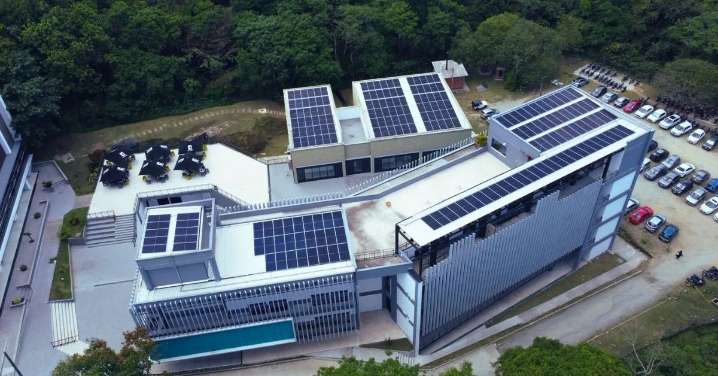 Universidad del Quindío líder en energía solar: ya produce la mayor cantidad de energía limpia en el departamento