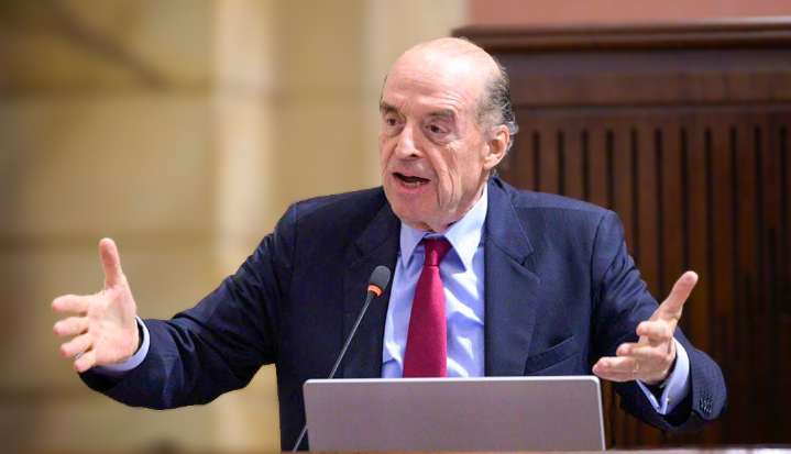 Excanciller Álvaro Leyva fue sancionado con destitución e inhabilidad por 10 años