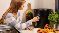 La mejor freidora de aire barata para empezar a comer más sano o regalar es esta por menos de 50 euros