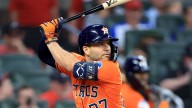 Astros' Jose Altuve leaves game due to right foot discomfort
