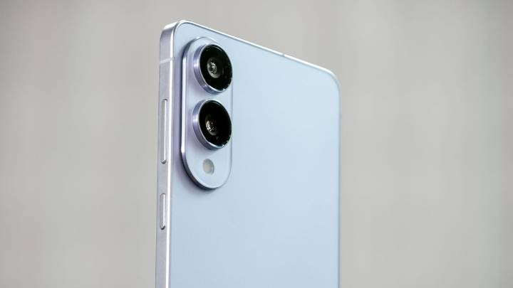 Galaxy S26 Edge tipped for an iPhone 17-inspired redesign with Qi2 wireless charging on board