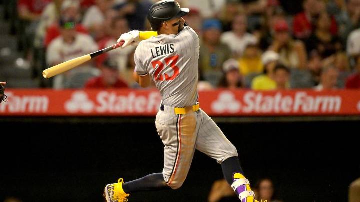 Royce Lewis hits 2 homers as Twins pound error