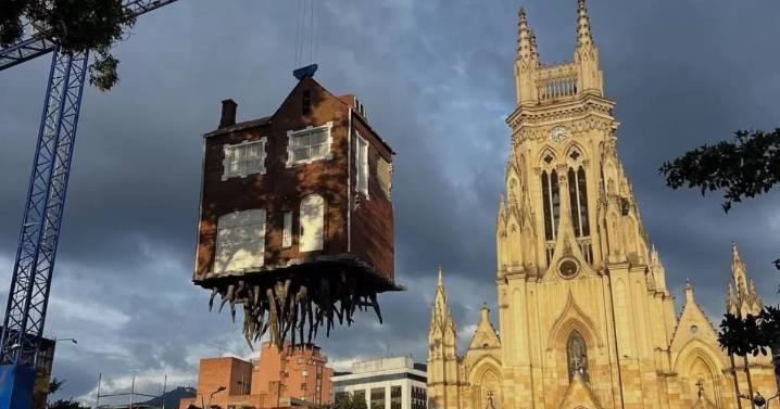 Artista revela inspiración y proceso de la Casa en el aire de Lourdes: “la más bonita que he hecho”