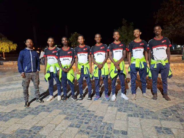 Entre bombas, disparos y hambrunas, el ciclismo se sigue abriendo paso. en Etiopia