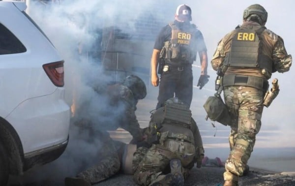 Usa ICE gas lacrimógeno en protesta en Chicago