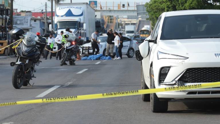 Ciclista muere arrollado por camioneta en el Libramiento Colosio de Mazatlán