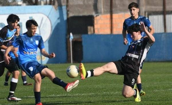 Sub 15: los goles llegaron en el segundo tiempo, la Liga del Sur lo dio vuelta y mantuvo el invicto