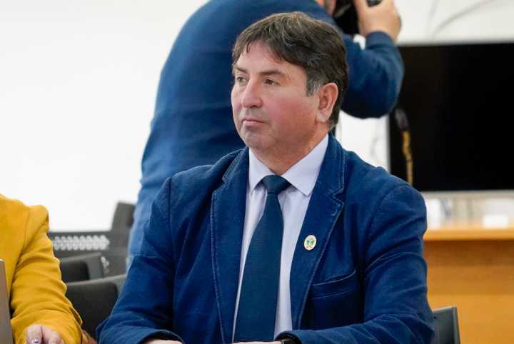 Alcalde de Aysén y anuncio de recorte presupuestario: "El gobierno nos ve como el patio trasero de Chile"