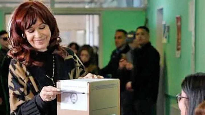 La Cámara Nacional Electoral revocó la habilitación de Cristina Kirchner para votar en octubre