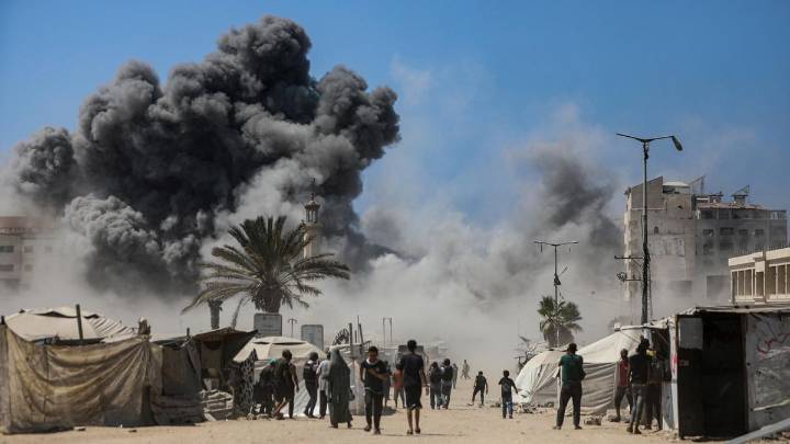 El Ejército israelí designa otra "zona humanitaria" en el sur y avanza en el norte de Gaza