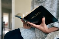 Estadounidenses que leen la Biblia con frecuencia tienen un sentido de identidad más fuerte
