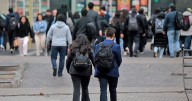 Economistas difieren de ministro Grau y dicen que hay vínculo entre alza del salario mínimo y situación del mercado laboral