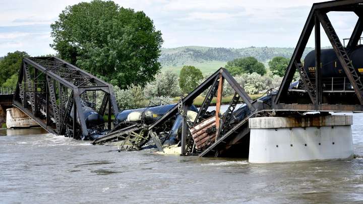 Federal government to markedly increase number of inspectors trained to spot rail bridge concerns