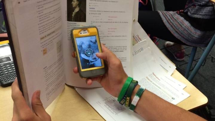 Por ley, prohíben el uso de celulares en las escuelas primarias bonaerenses