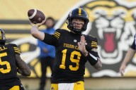 Deadspin | Bo Levi Mitchell chasing 4,000 yards as Tiger-Cats face Elks