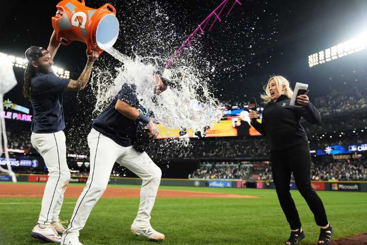 Mariners win AL West for 1st time in 24 years as Raleigh reaches 60 homers in 9