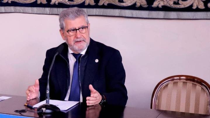 La Universidad aboga por la “presunción de inocencia” ante la querella contra el exrector Mayoral