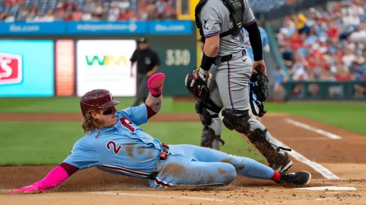 Filis vencen a Marlins con pitcheo dominante y juego pequeño