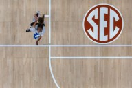 No. 2 Texas stays undefeated, sweeps No. 21 Missouri