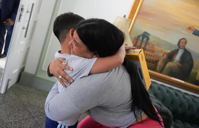 Tres niños que se encontraban en EE.UU. llegaron a Maiquetía con el Plan Vuelta a la Patria