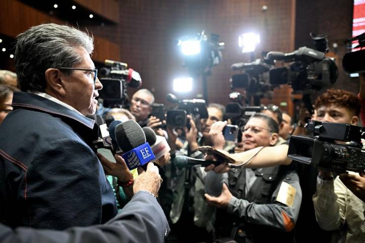 Complicado, pero hay voluntad para comparecencias de secretarios: Monreal