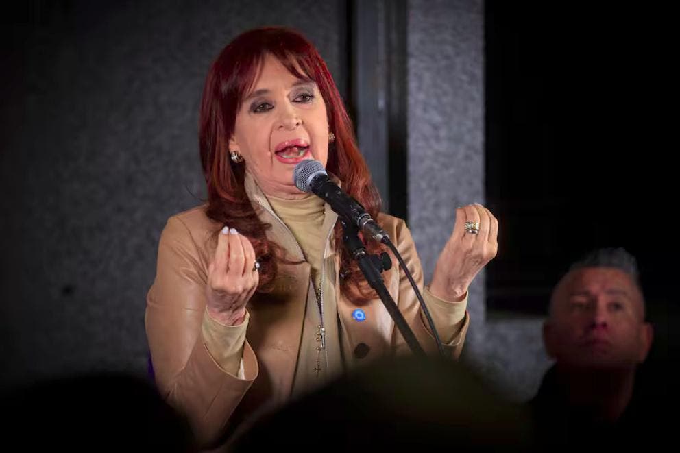 Cristina Kirchner apuntó contra Javier Milei por la intervención del Gobierno en el mercado cambiario
