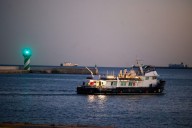 Dron impacta barco de la flotilla rumbo a Gaza en Túnez, denuncian activistas