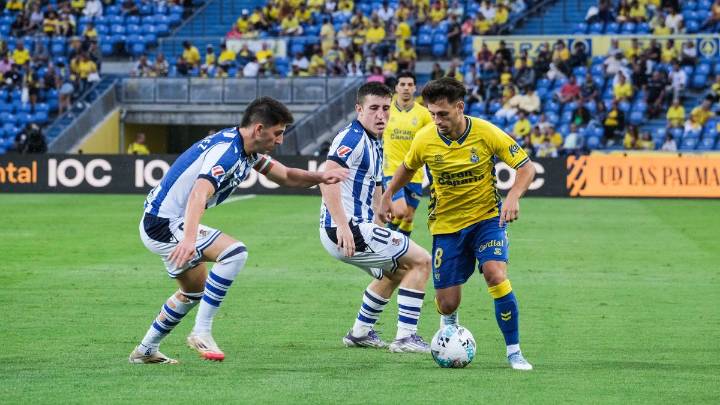La UD Las Palmas restaura su mantra y ya domina desde la posesión
