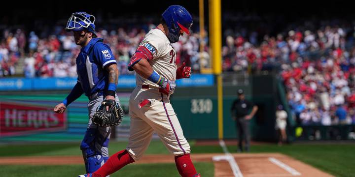 Phillies lose to Royals as they miss chance to clinch NL East