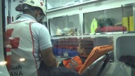 El colmo. Motociclista termina gravemente lesionado tras ser impactado por camioneta en Saltillo; responsable lo agredió