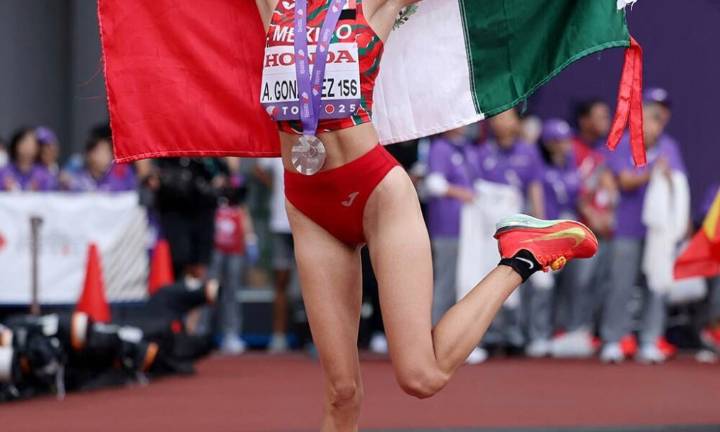 Obtiene medalla de plata y récord continental  Alegna González