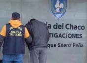 El hombre acusado de abusar sexualmente de su hijastra se entrgó a las autoridades