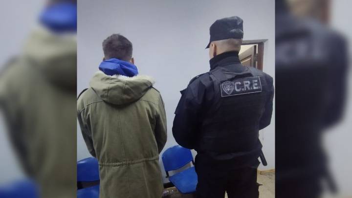 Disparos al aire frente a un shopping: un tapicero enfrentó a un cliente con una escopeta
