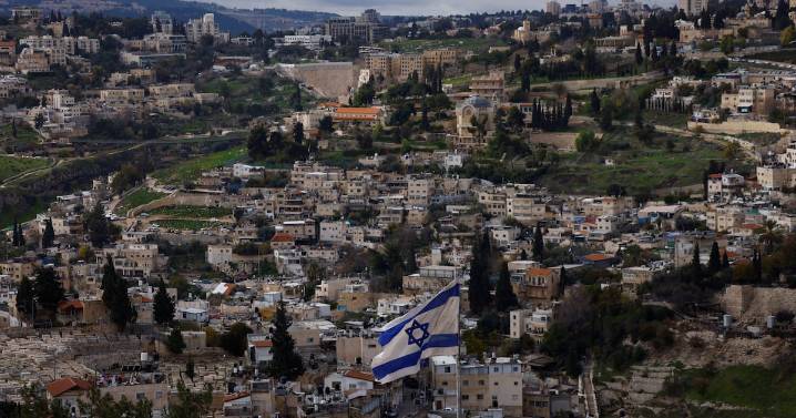 Al menos cinco muertos y más de una docena de heridos deja tiroteo en Jerusalén
