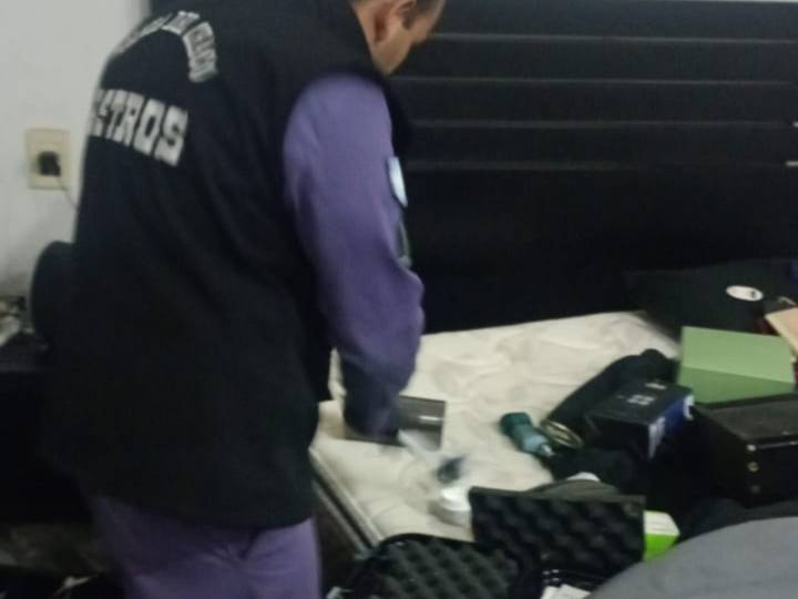 Violento robo a mano armada en Resistencia: dispararon contra un automóvil y se llevaron dinero y un arma
