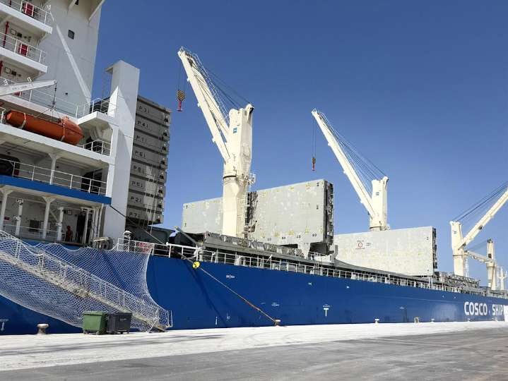 El Puerto de Motril clave para la exportación minera de Granada