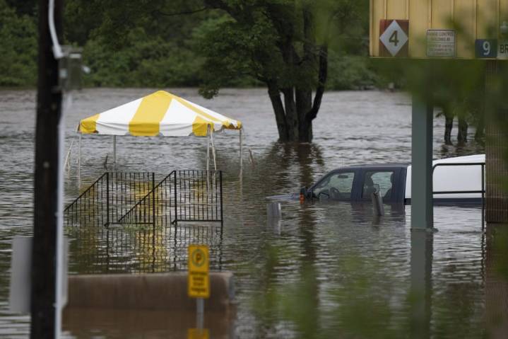 Extreme weather, U.S. funding cuts add pressure for Canada’s weather service: report