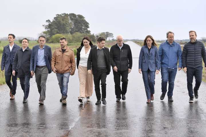 Axel Kicillof se puso frente a la campaña electoral y buscó el respaldo de los intendentes