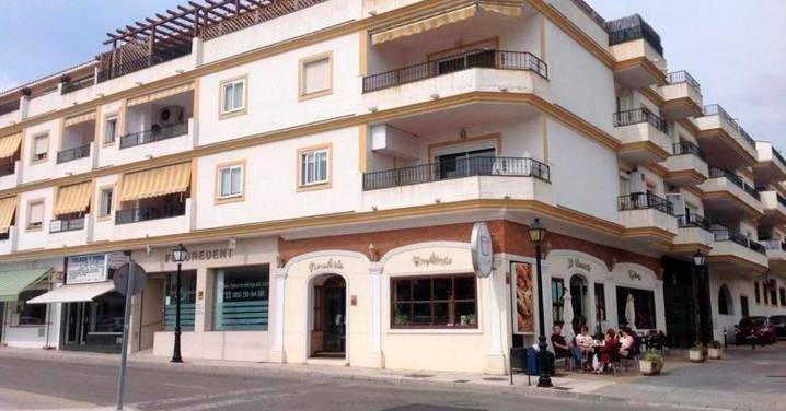 Nueva agresión en Málaga: detenido por golpear a su pareja en el paseo marítimo de la Cala de Mijas